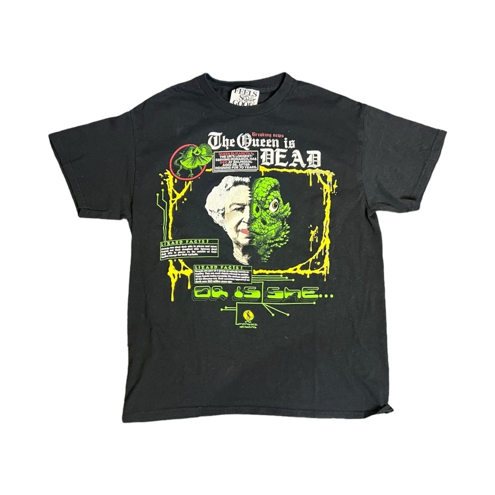Feels So Good | The Queen Black Graphic Tee Shirt Size Medium